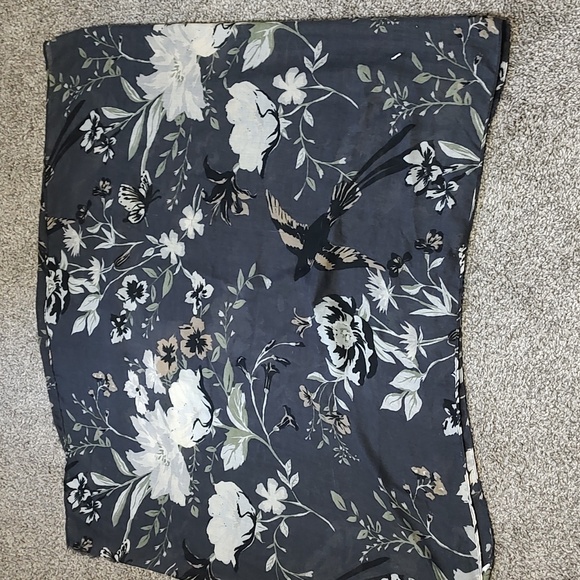 Gray Floral Blanket Scarf - Picture 1 of 2